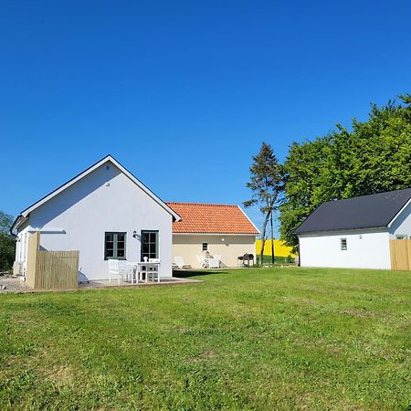 Вилла Litet Hus I Mysig By Naera Havet Истад Экстерьер фото